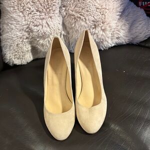 Elegant Cream Women's Pumps